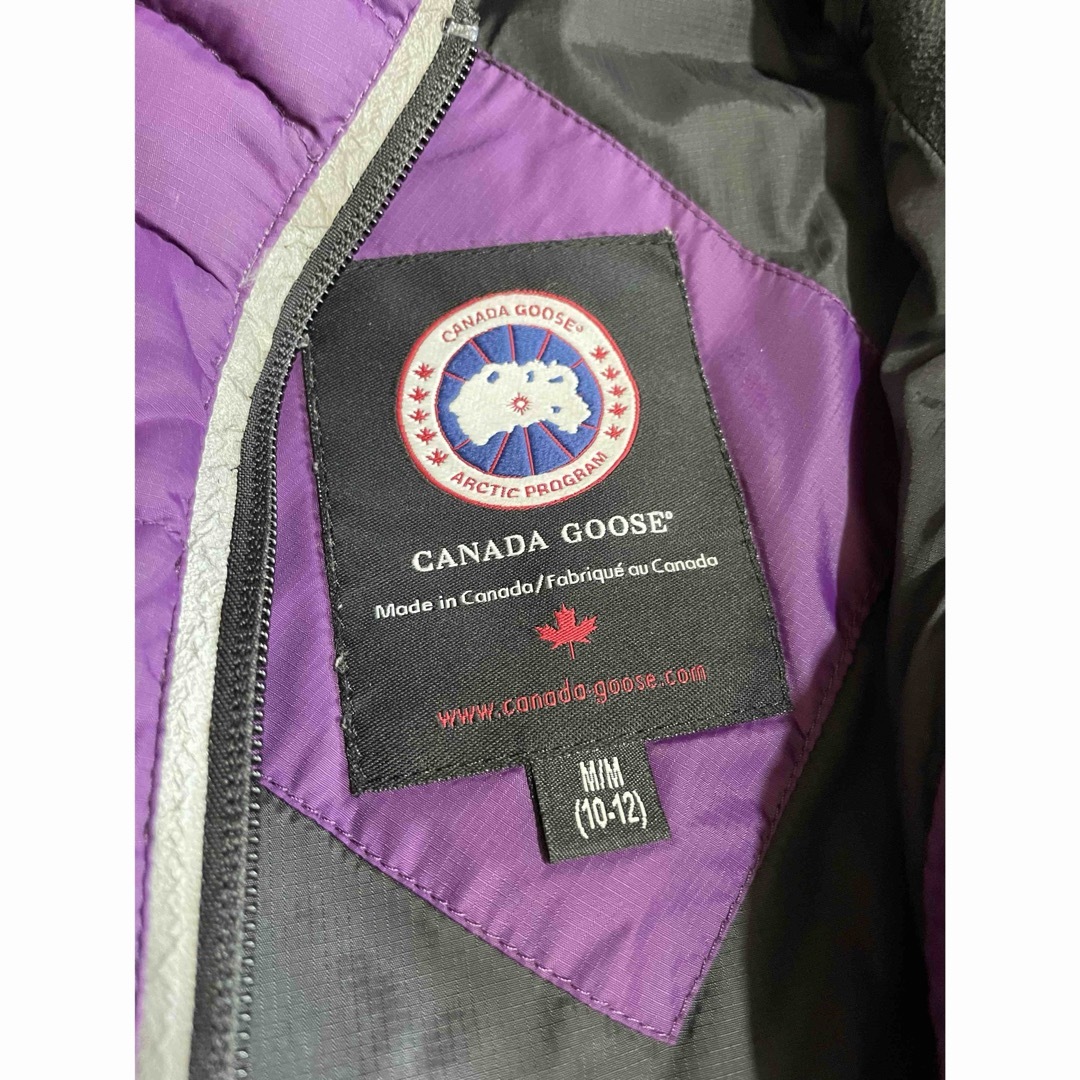 CANADA GOOSE(カナダグース)の本物カナダグースCANADA GOOSEのパープル系のダウンジャケット　MM レディースのジャケット/アウター(ダウンジャケット)の商品写真