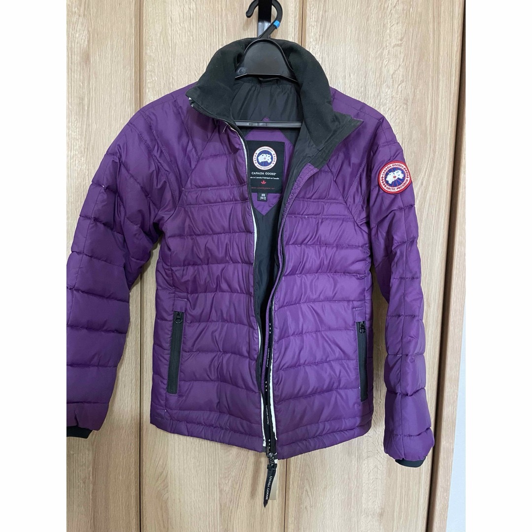 CANADA GOOSE(カナダグース)の本物カナダグースCANADA GOOSEのパープル系のダウンジャケット　MM レディースのジャケット/アウター(ダウンジャケット)の商品写真