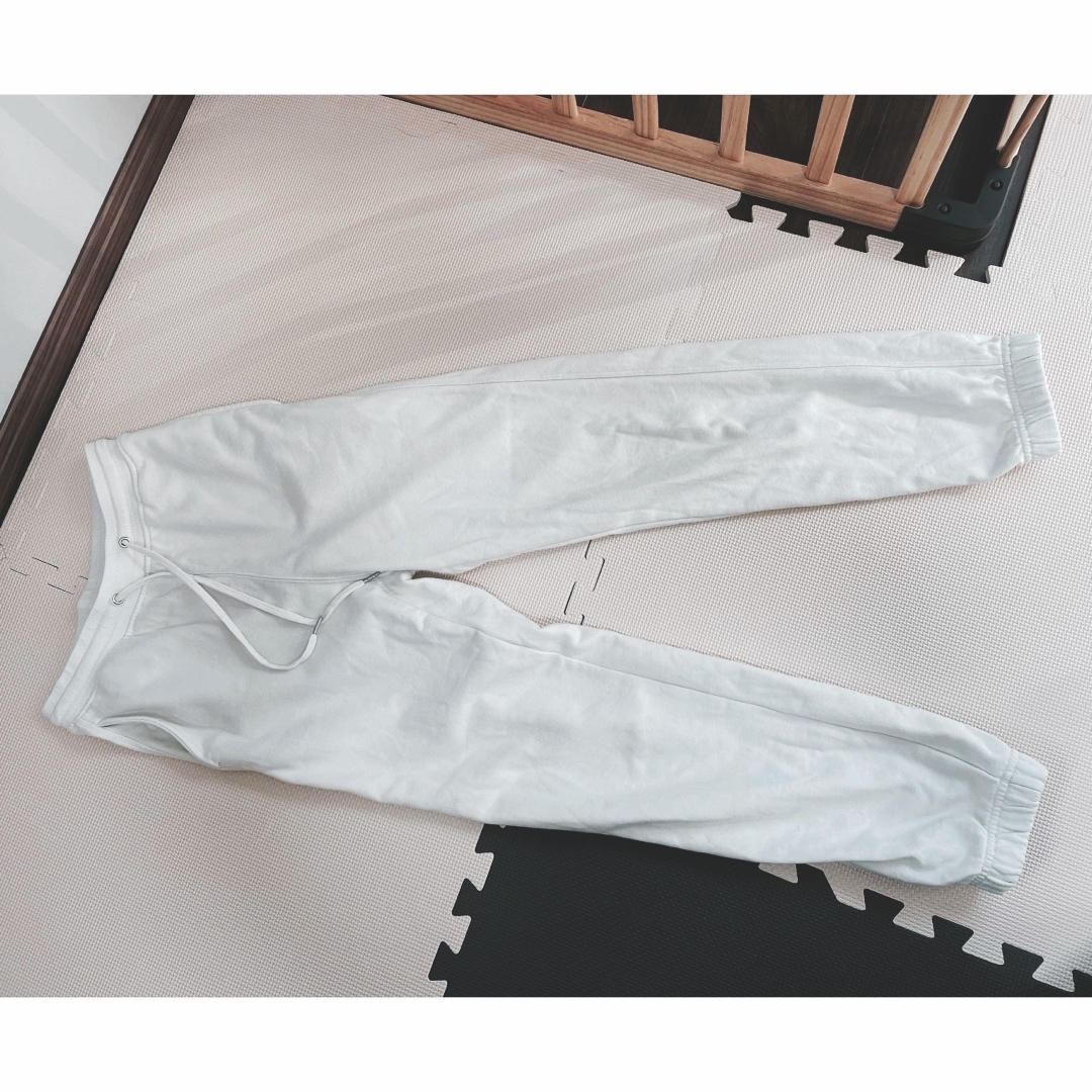 GU(ジーユー)のGU スウェットジョガーパンツ Sサイズ オフホワイト レディースのルームウェア/パジャマ(ルームウェア)の商品写真