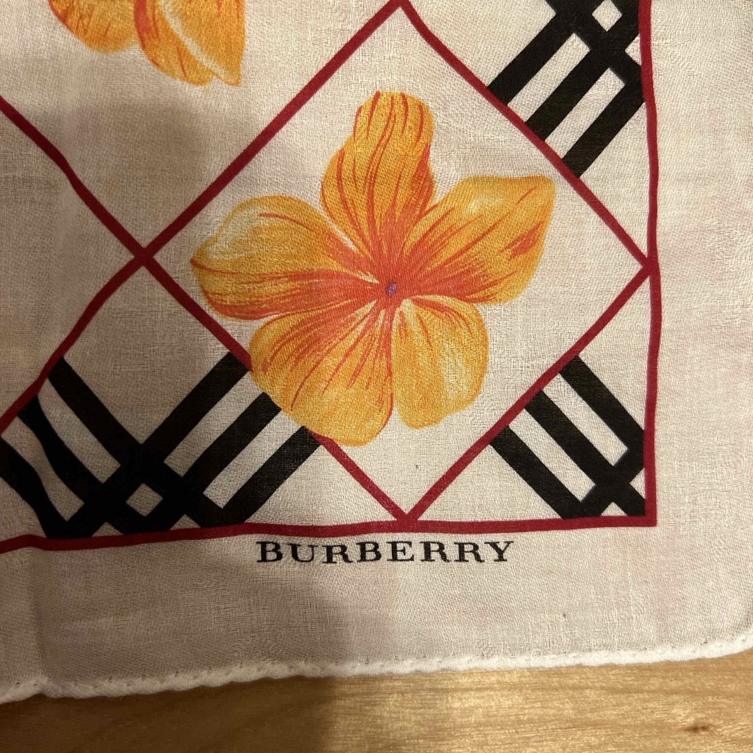 BURBERRY(バーバリー)のバーバリー☆ハンカチ レディースのファッション小物(ハンカチ)の商品写真