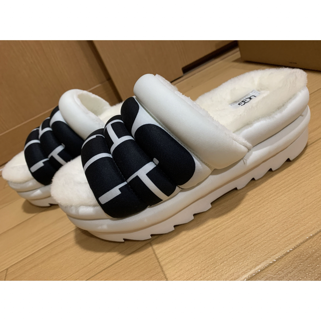 UGG マキシ　スライド　ロゴ　サンダル　厚底