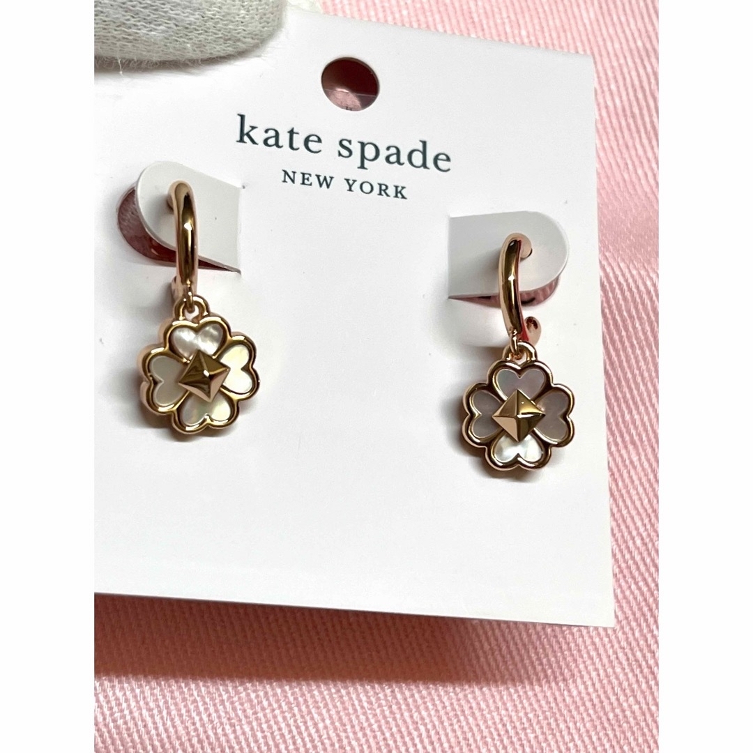 kate spade new york(ケイトスペードニューヨーク)の【新品未使用】01 ケイトスペード  ピアス スペード & スタッズ ハギー レディースのアクセサリー(ピアス)の商品写真