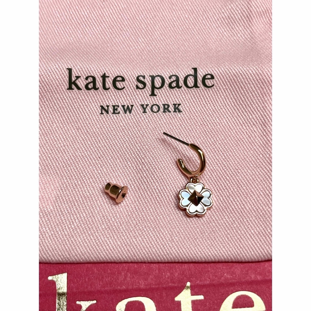kate spade new york(ケイトスペードニューヨーク)の【新品未使用】01 ケイトスペード  ピアス スペード & スタッズ ハギー レディースのアクセサリー(ピアス)の商品写真