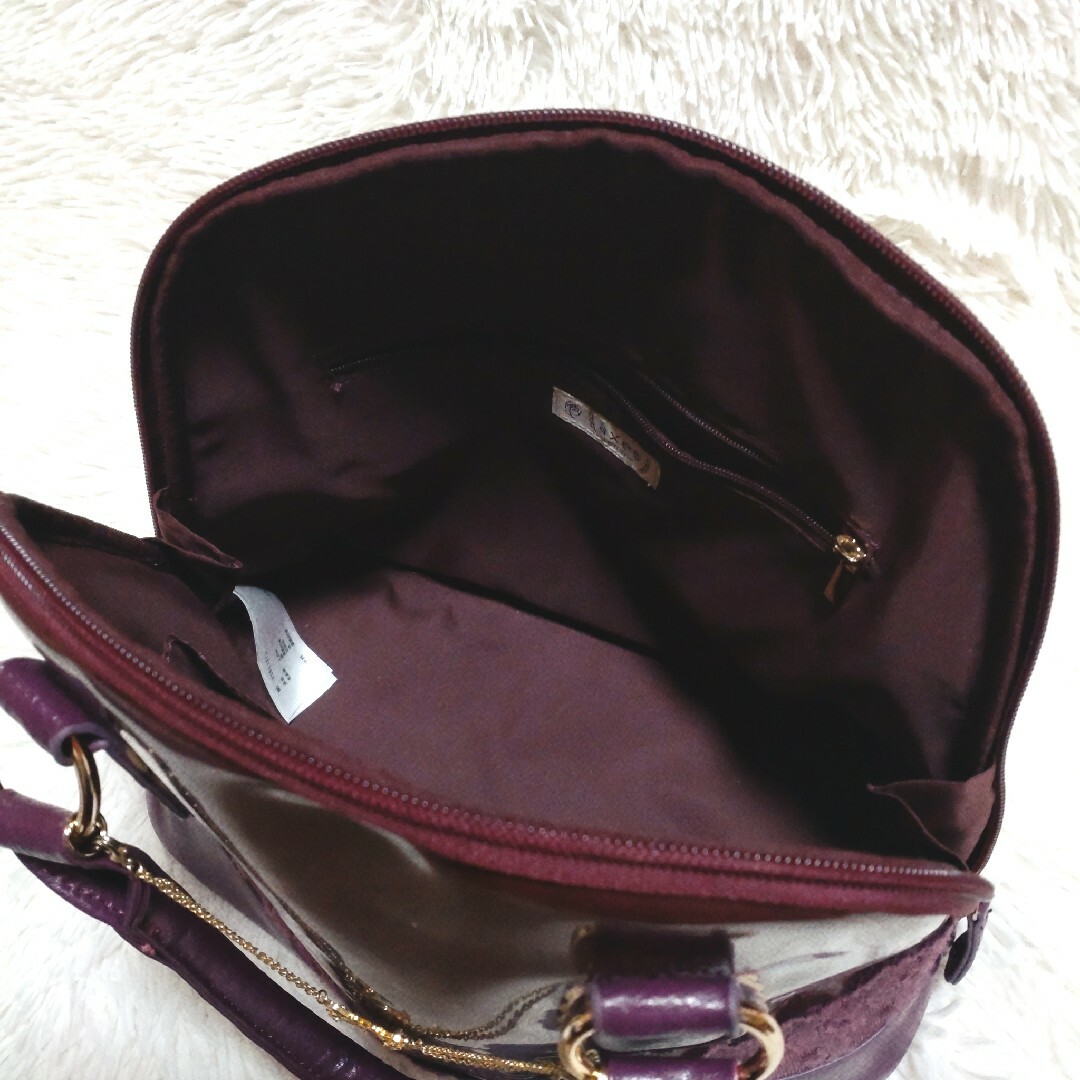 axes femme(アクシーズファム)のアクシーズファム　赤紫　エナメルエンボス&レザーのハンドバッグ　チェーン付き レディースのバッグ(ハンドバッグ)の商品写真
