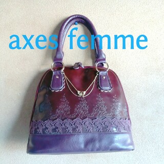 アクシーズファム(axes femme)のアクシーズファム　赤紫　エナメルエンボス&レザーのハンドバッグ　チェーン付き(ハンドバッグ)