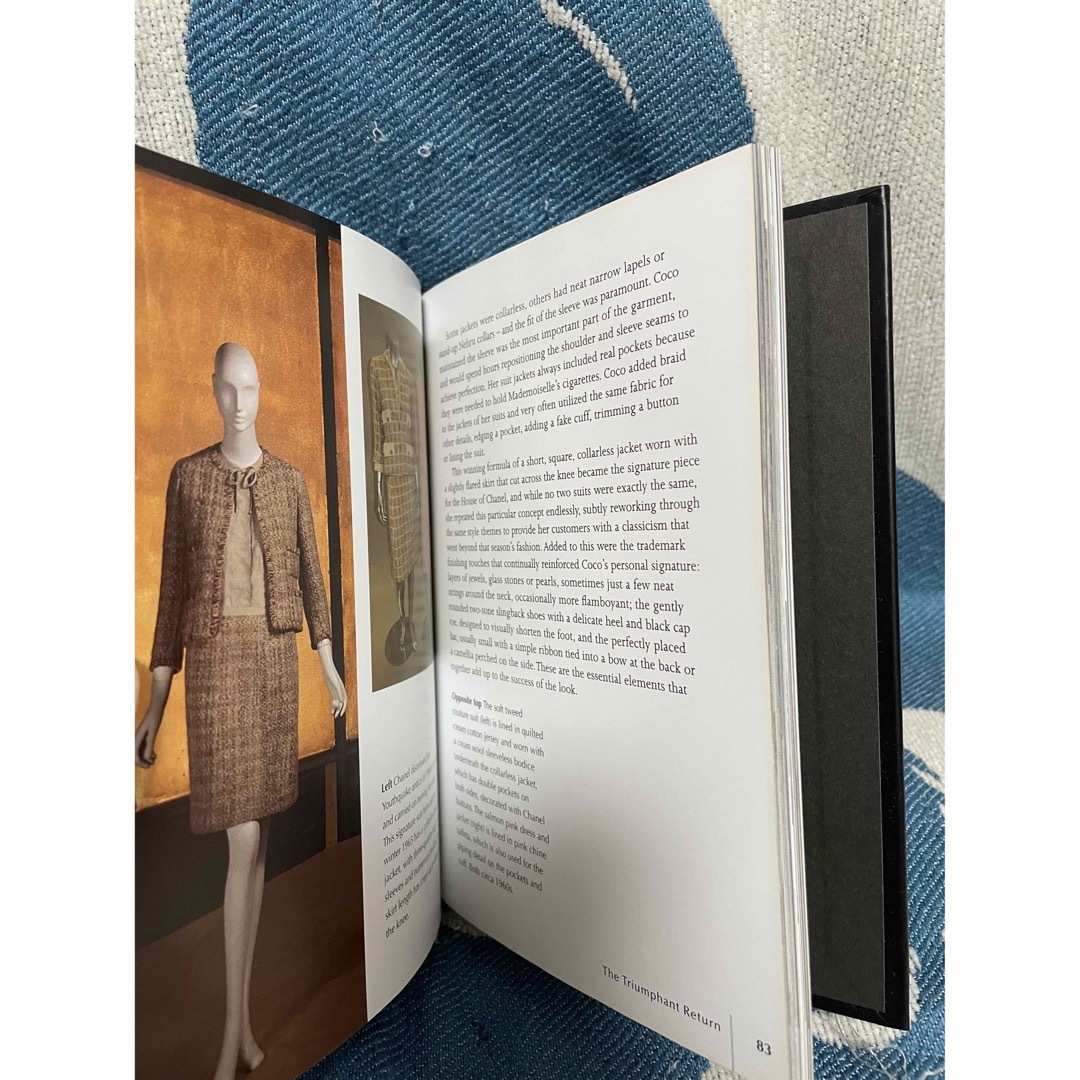 CHANEL(シャネル)のＬＩＴＴＬＥ　ＢＯＯＫ　ＯＦ　ＣＨＡＮＥＬ（Ｈ） エンタメ/ホビーの本(洋書)の商品写真