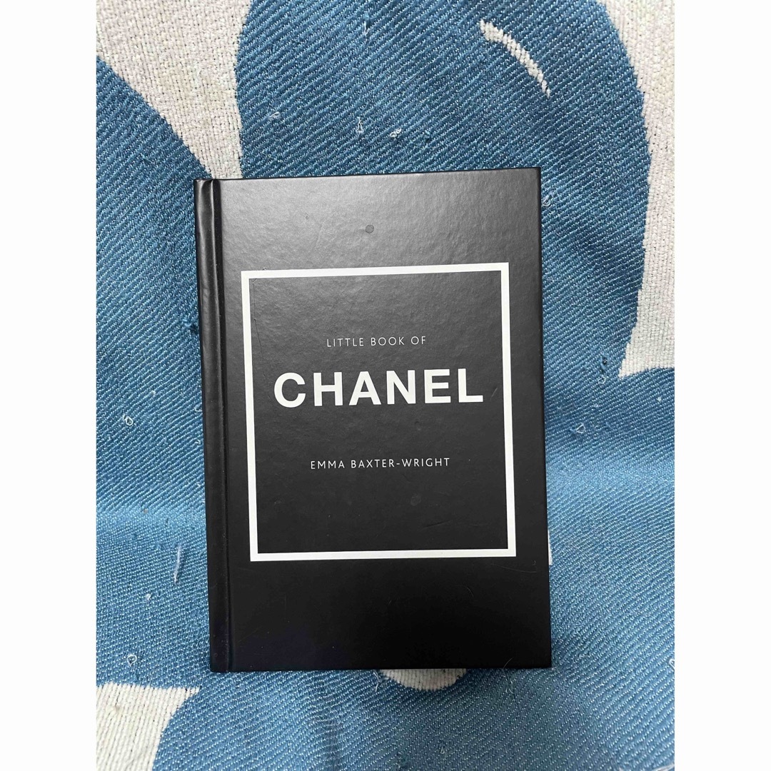 CHANEL(シャネル)のＬＩＴＴＬＥ　ＢＯＯＫ　ＯＦ　ＣＨＡＮＥＬ（Ｈ） エンタメ/ホビーの本(洋書)の商品写真