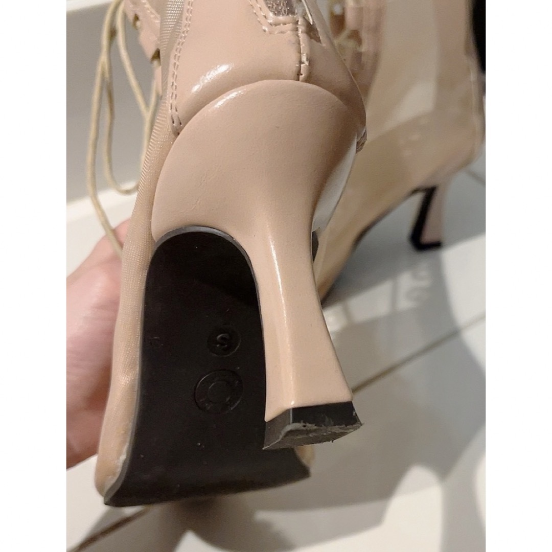 スクエアトゥチュールレースアップブーツ　ピンクベージュ レディースの靴/シューズ(ブーツ)の商品写真