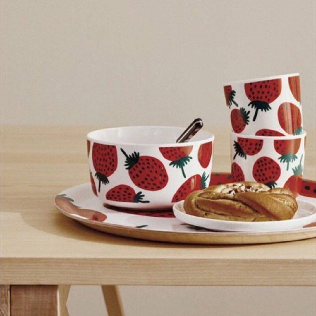 marimekko - Mansikka(マンシッカ)マリメッコ・いちご柄トレイ marimekko - Mansikka(マンシッカ)マリメッコ・いちご柄トレイ