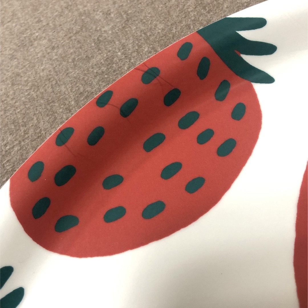 marimekko - Mansikka(マンシッカ)マリメッコ・いちご柄トレイ marimekko - Mansikka(マンシッカ)マリメッコ・いちご柄トレイ
