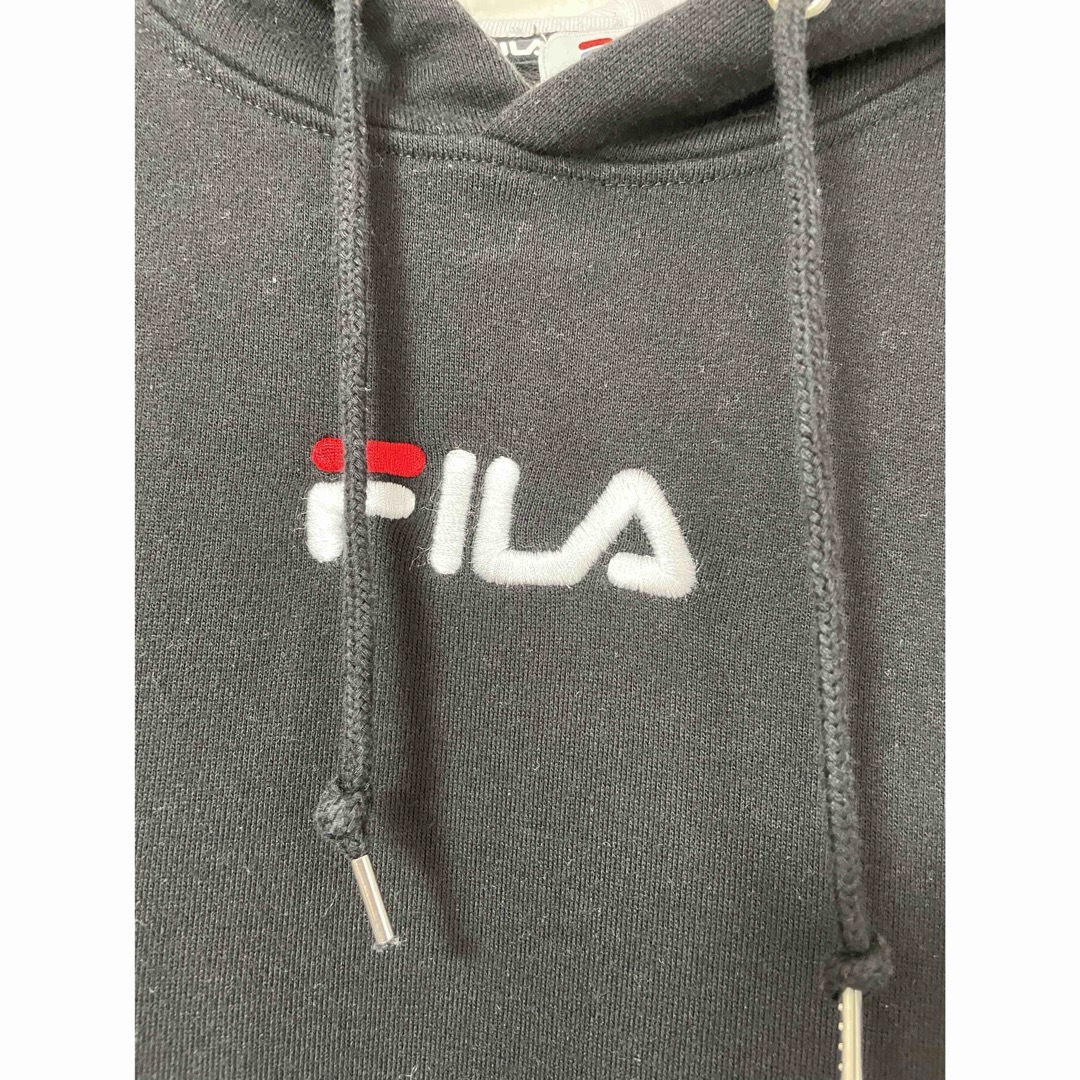 FILA(フィラ)のFILA フィラ プルオーバーパーカー Lサイズ ブラック ロゴ刺繍 美品 メンズのトップス(パーカー)の商品写真