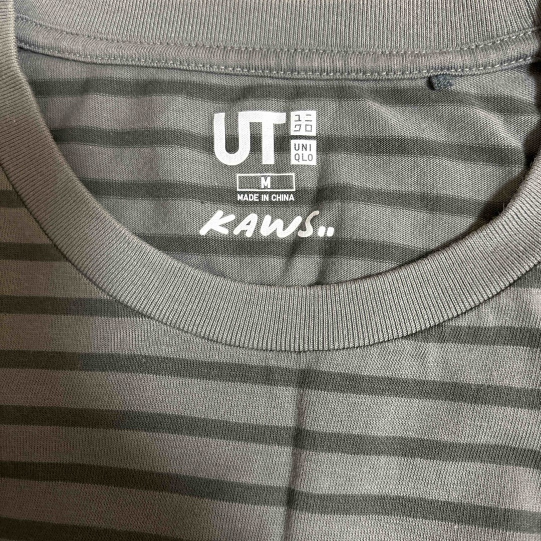 UNIQLO(ユニクロ)のユニクロ　kaws Tシャツ　グレー　ボーダー　半袖 メンズのトップス(Tシャツ/カットソー(半袖/袖なし))の商品写真