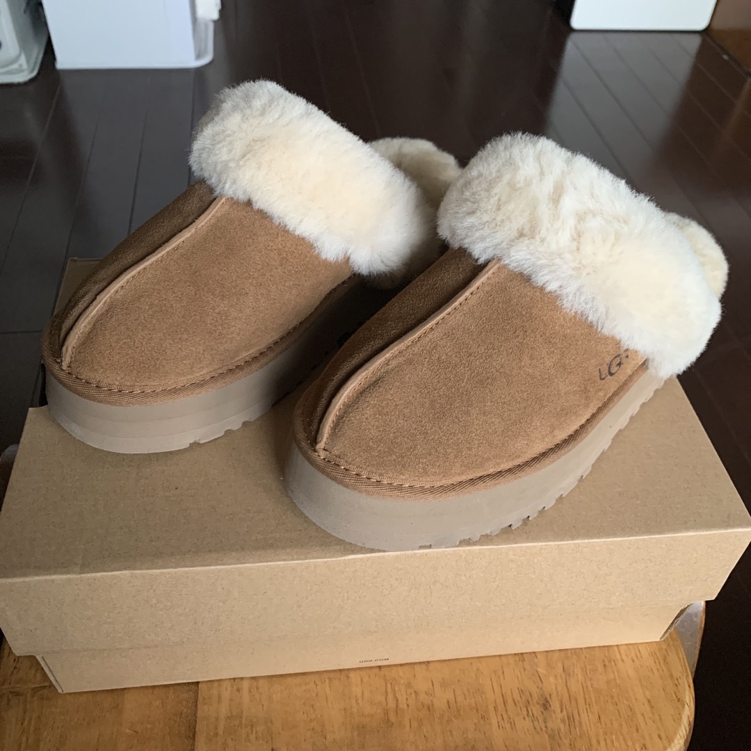 UGG(アグ)のUGG DISQUETTE 厚底サンダル24cm レディースの靴/シューズ(サンダル)の商品写真