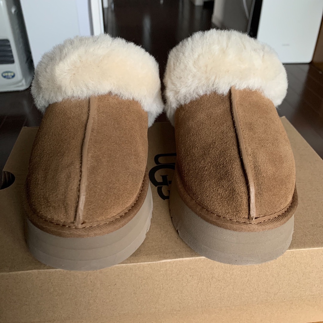 UGG(アグ)のUGG DISQUETTE 厚底サンダル24cm レディースの靴/シューズ(サンダル)の商品写真