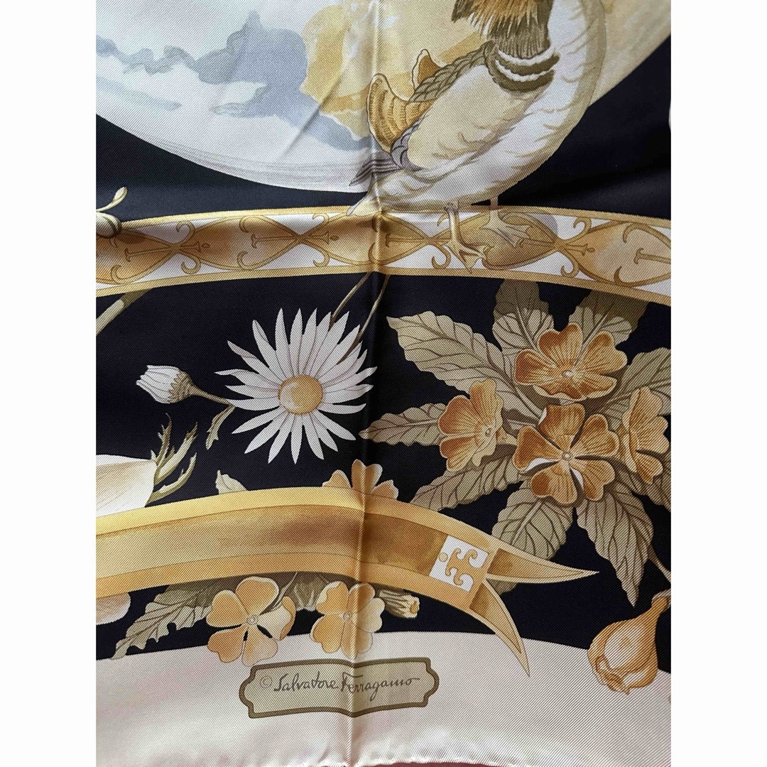 Salvatore Ferragamo - salvatore ferragamo シルク100%スカーフ Salvatore Ferragamo - salvatore ferragamo シルク100%スカーフ