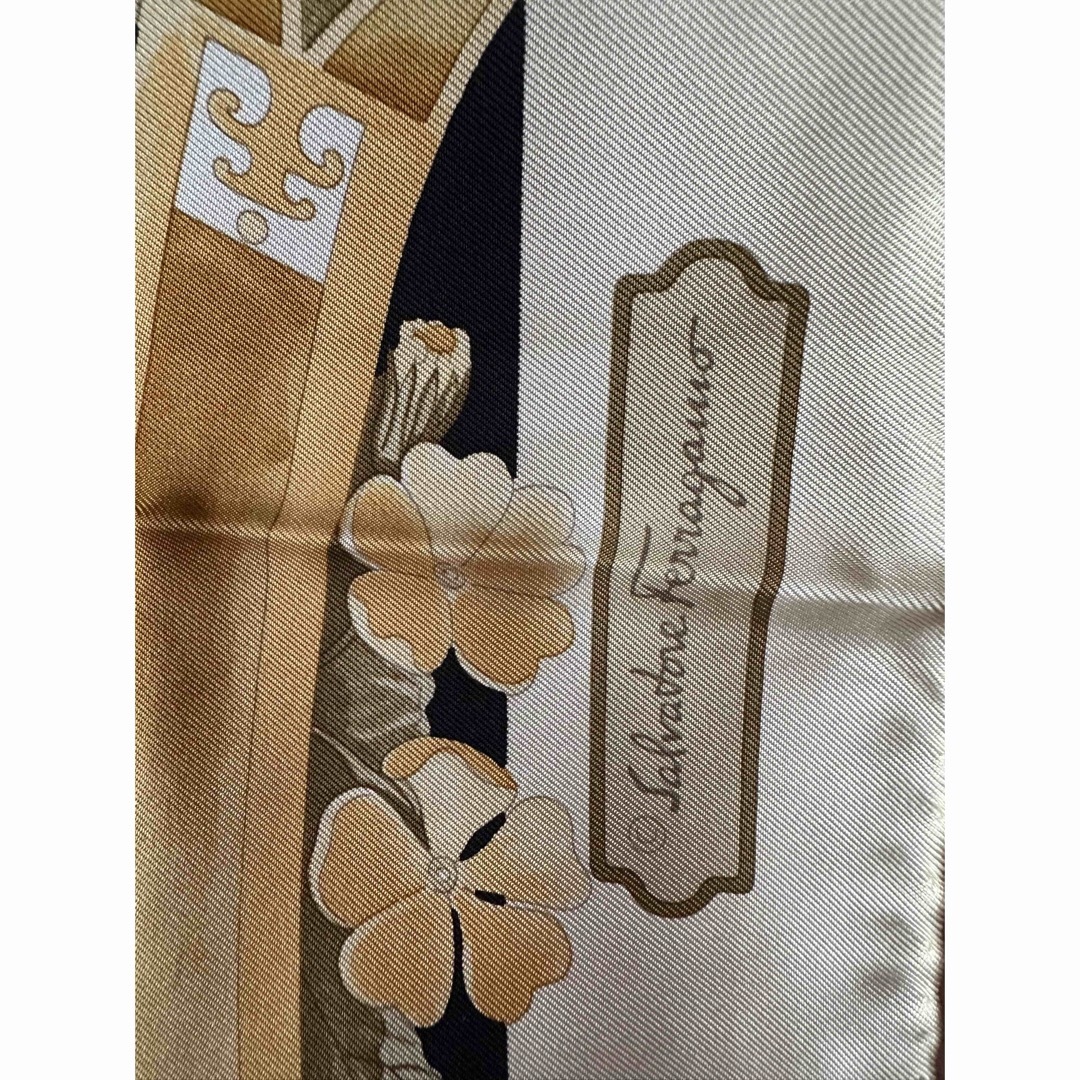 Salvatore Ferragamo - salvatore ferragamo シルク100%スカーフ Salvatore Ferragamo - salvatore ferragamo シルク100%スカーフ