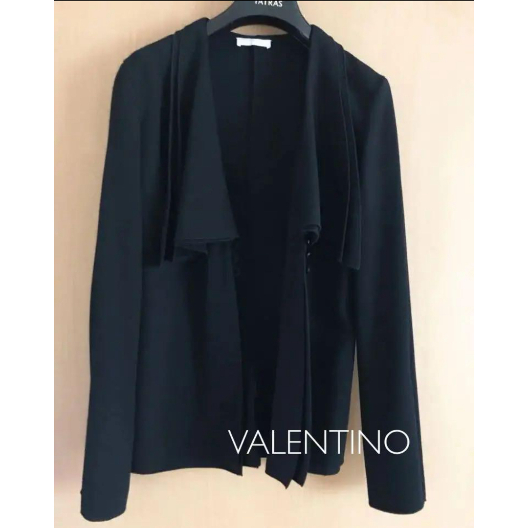 VALENTINO(ヴァレンティノ)の【VALENTINO】コレクションライン ブラックジャケット 美品 レディースのジャケット/アウター(テーラードジャケット)の商品写真