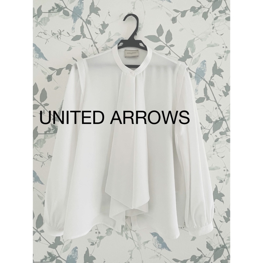 UNITED ARROWS(ユナイテッドアローズ)の【美品】ユナイテッドアローズ　フロントフリル　ブラウス　白 レディースのトップス(シャツ/ブラウス(長袖/七分))の商品写真