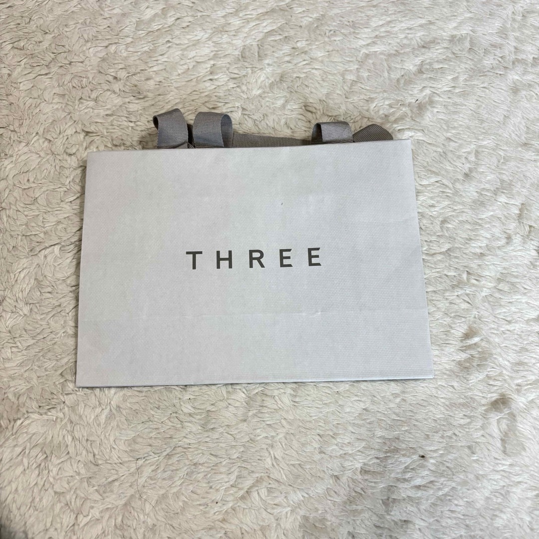 THREE(スリー)のTHREE 紙袋　ショップ袋　ショッパー　スリー レディースのバッグ(ショップ袋)の商品写真