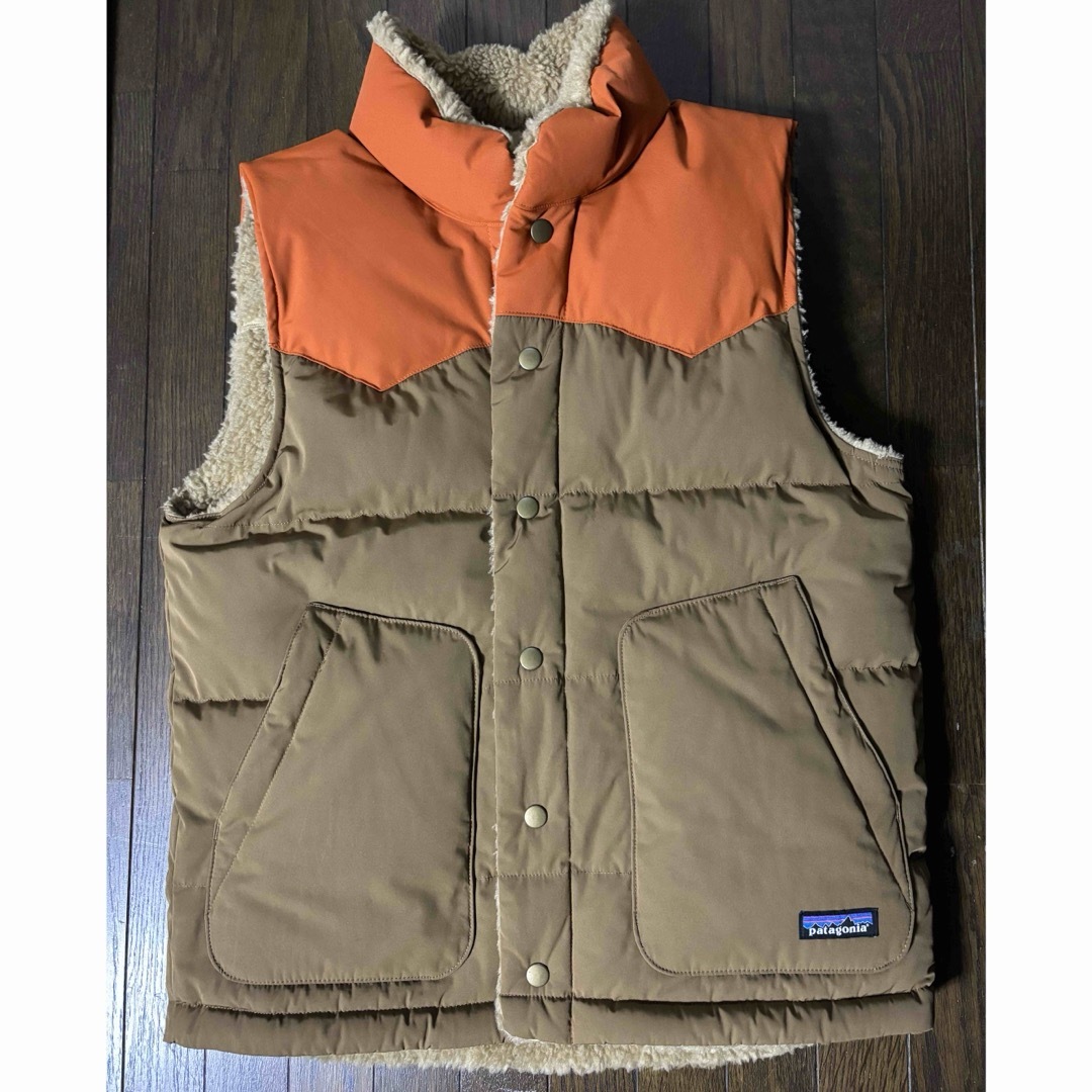 patagonia(パタゴニア)のパタゴニア　ビビーダウンベスト　リバーシブル　Sサイズ　美品 メンズのジャケット/アウター(ダウンベスト)の商品写真