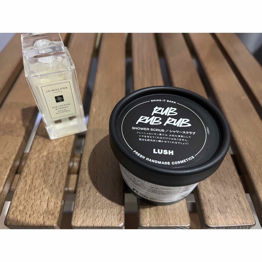 LUSH(ラッシュ)の【新品未使用】LUSH シャワースクラブ・JOMALONE バスオイル コスメ/美容のボディケア(ボディスクラブ)の商品写真