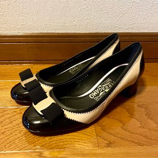 サルヴァトーレフェラガモ(Salvatore Ferragamo)の【美品】Ferragamo / フェラガモ パンプス 23cm(ハイヒール/パンプス)