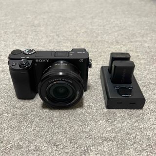 ソニー(SONY)の【美品】α6400(パワーズームレンズキット)＋充電器＋SDカード(ミラーレス一眼)