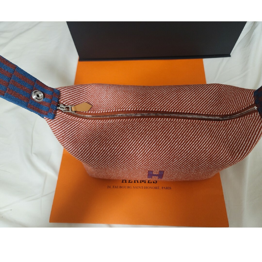 Hermes(エルメス)の【新品、未使用】ブリッドアブラックPMサイズ 最新カラーのTomette レディースのファッション小物(ポーチ)の商品写真