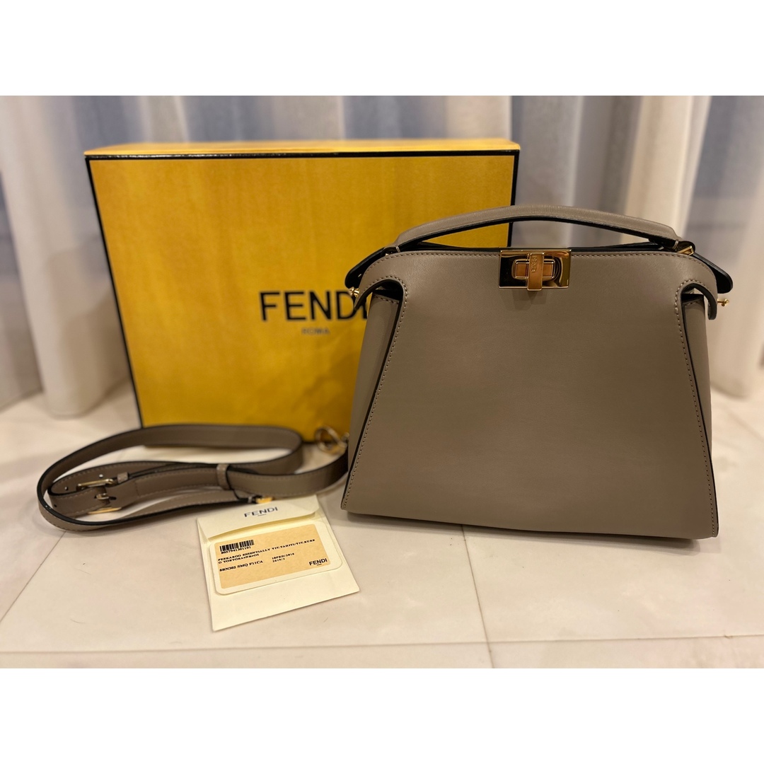 FENDI(フェンディ)のFENDI ピーカブー アイコニック エッセンシャリー レディースのバッグ(ハンドバッグ)の商品写真
