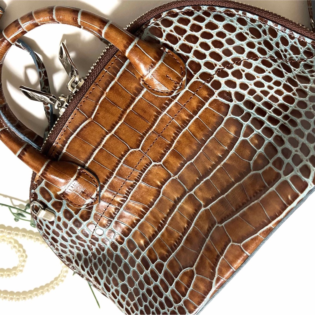 A.D.M.J.(エーディーエムジェイ)のエーディーエムジェイ 牛革クロコダイル型押し ２ウェイ ミニトートバッグ レディースのバッグ(ショルダーバッグ)の商品写真