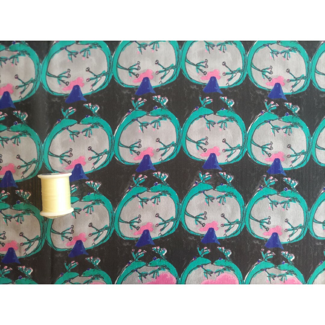 TSUMORI CHISATO(ツモリチサト)のツモリチサト＊シルクシフォン100％ウーパールーパーパネル柄生地 ハンドメイドの素材/材料(生地/糸)の商品写真