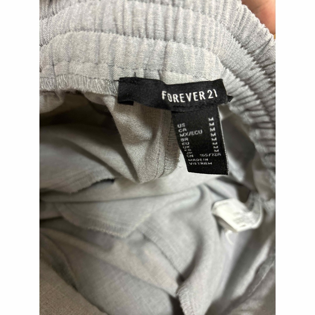 FOREVER 21(フォーエバートゥエンティーワン)のForever21 パンツ　テーパードパンツ　スラックスパンツ レディースのパンツ(カジュアルパンツ)の商品写真