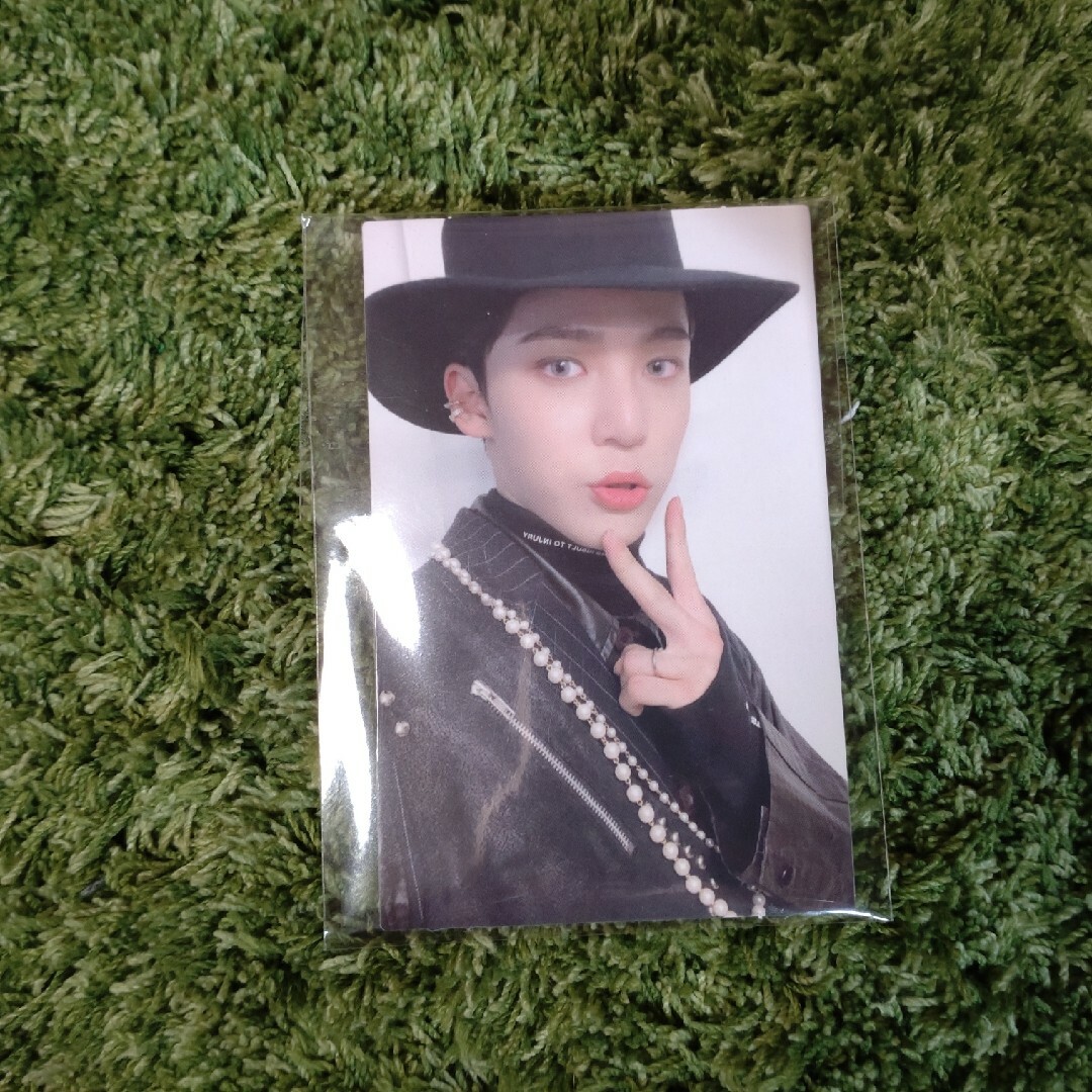 ATEEZ(エイティーズ)のATEEZ action to answer YUNHO mmt photo エンタメ/ホビーのCD(K-POP/アジア)の商品写真