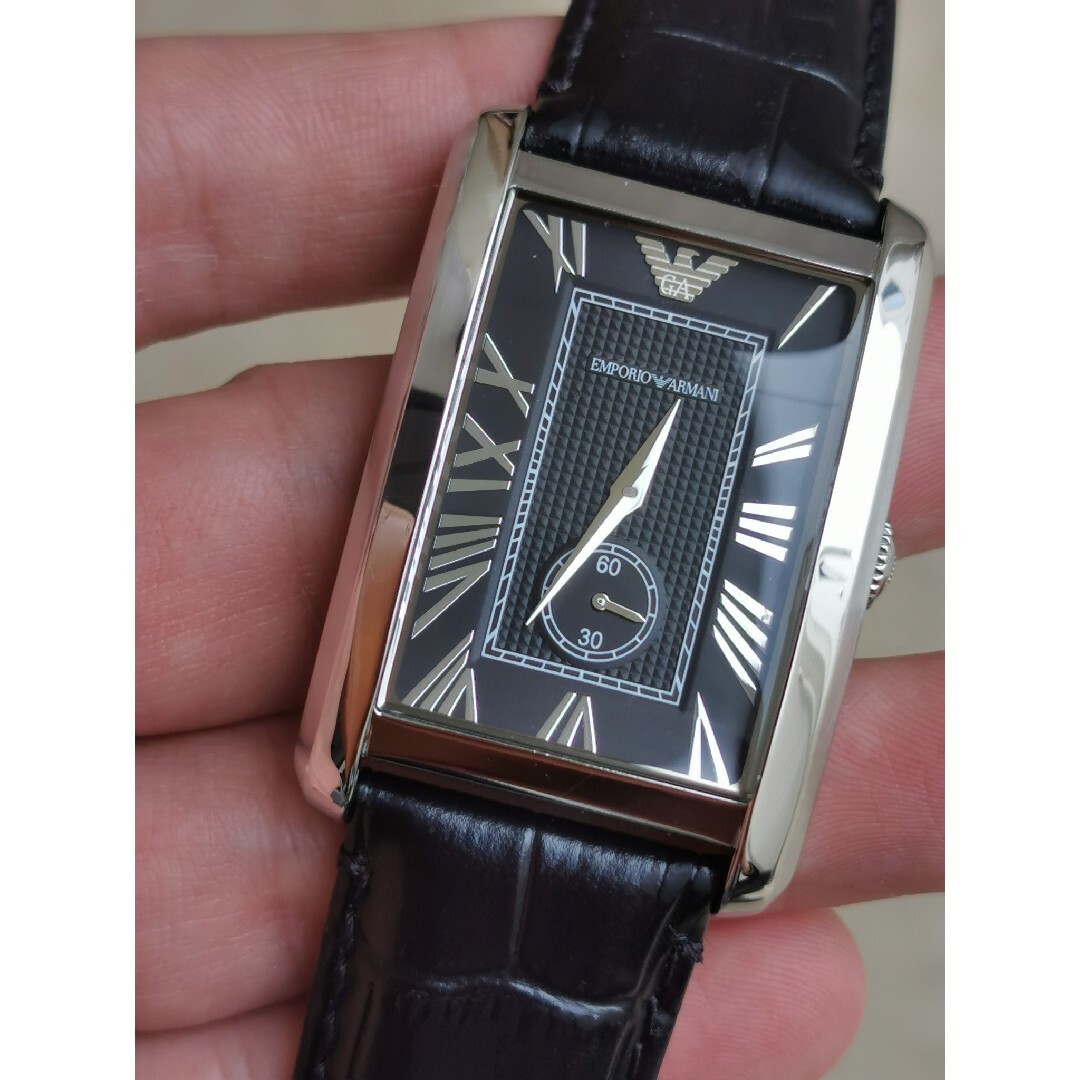 Emporio Armani(エンポリオアルマーニ)のアルマーニ　長方形のメンズ腕時計　黒 メンズの時計(腕時計(アナログ))の商品写真