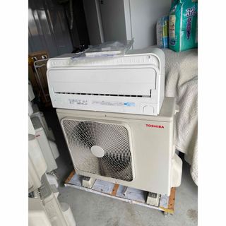 トウシバ(東芝)のTOSHIBA　 18畳　5.6kw RAS-E566DR(W) 2018年製(エアコン)