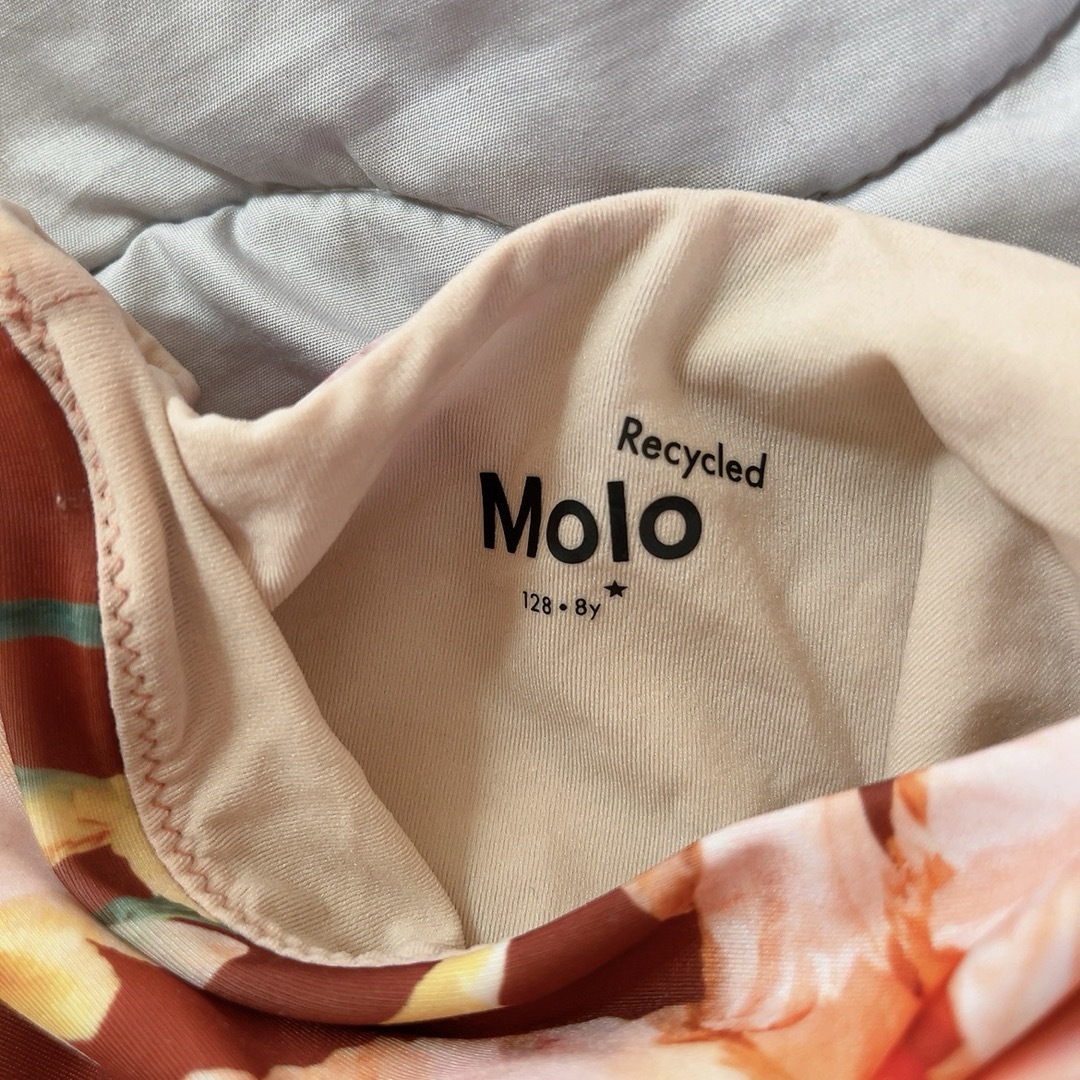 Molo Kids(モロキッズ)のmolo モロ　フローラル ワンショルダー 水着 122/128 キッズ/ベビー/マタニティのキッズ服女の子用(90cm~)(水着)の商品写真