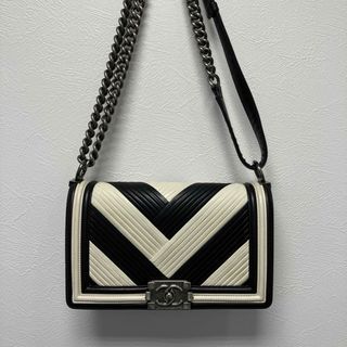 シャネル(CHANEL)の【美品】CHANEL シャロン ボーイシャネル Vライン チェーンショルダー(ショルダーバッグ)