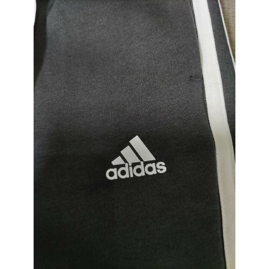 adidas(アディダス)のadidas　アディダス　スウェット　ジャージ　パンツ　ブラック　150　新品 キッズ/ベビー/マタニティのキッズ服男の子用(90cm~)(パンツ/スパッツ)の商品写真