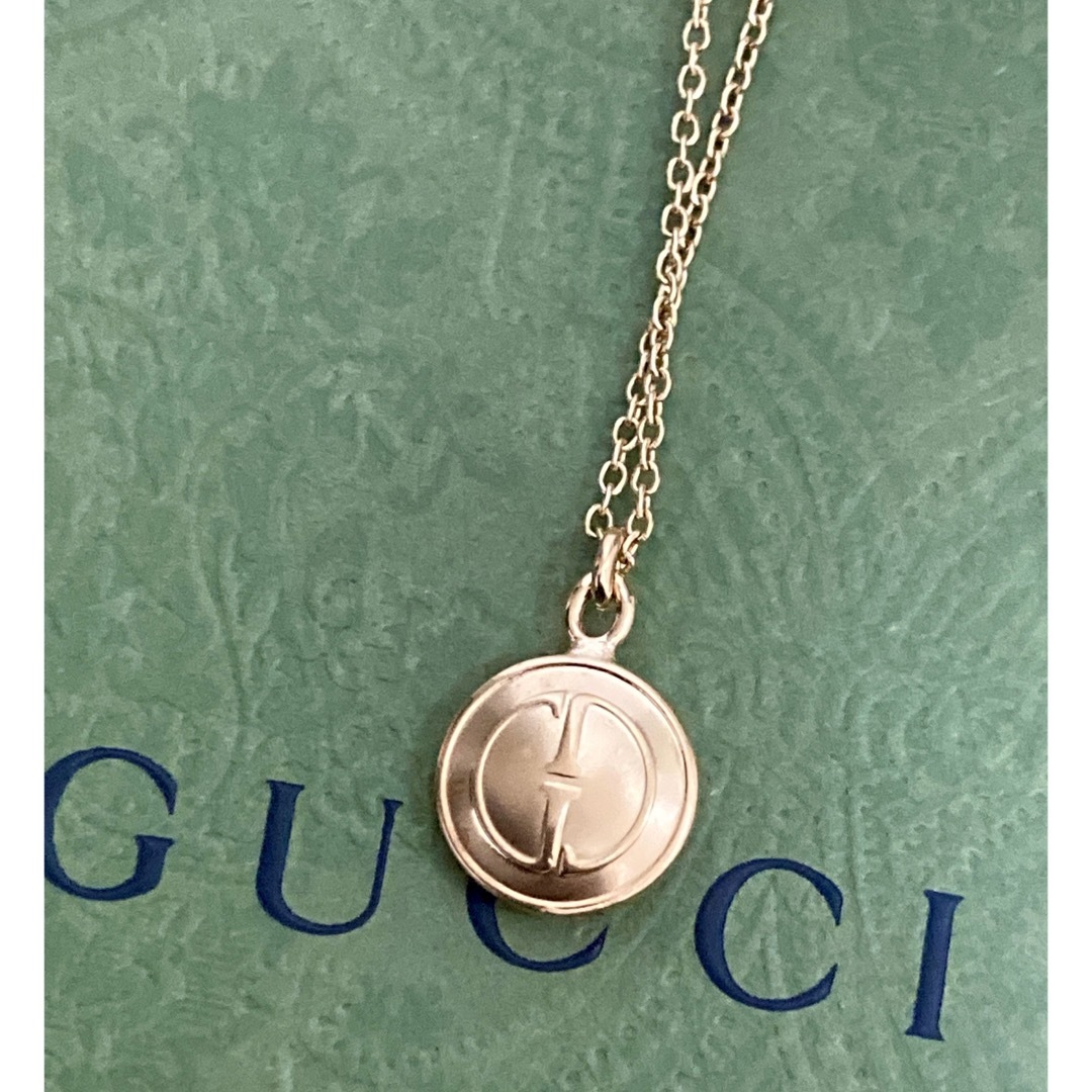 Gucci(グッチ)のグッチ ダブルGロゴ/ヴィンテージチャーム(小)ゴールド系カラー ネックレス レディースのアクセサリー(ネックレス)の商品写真