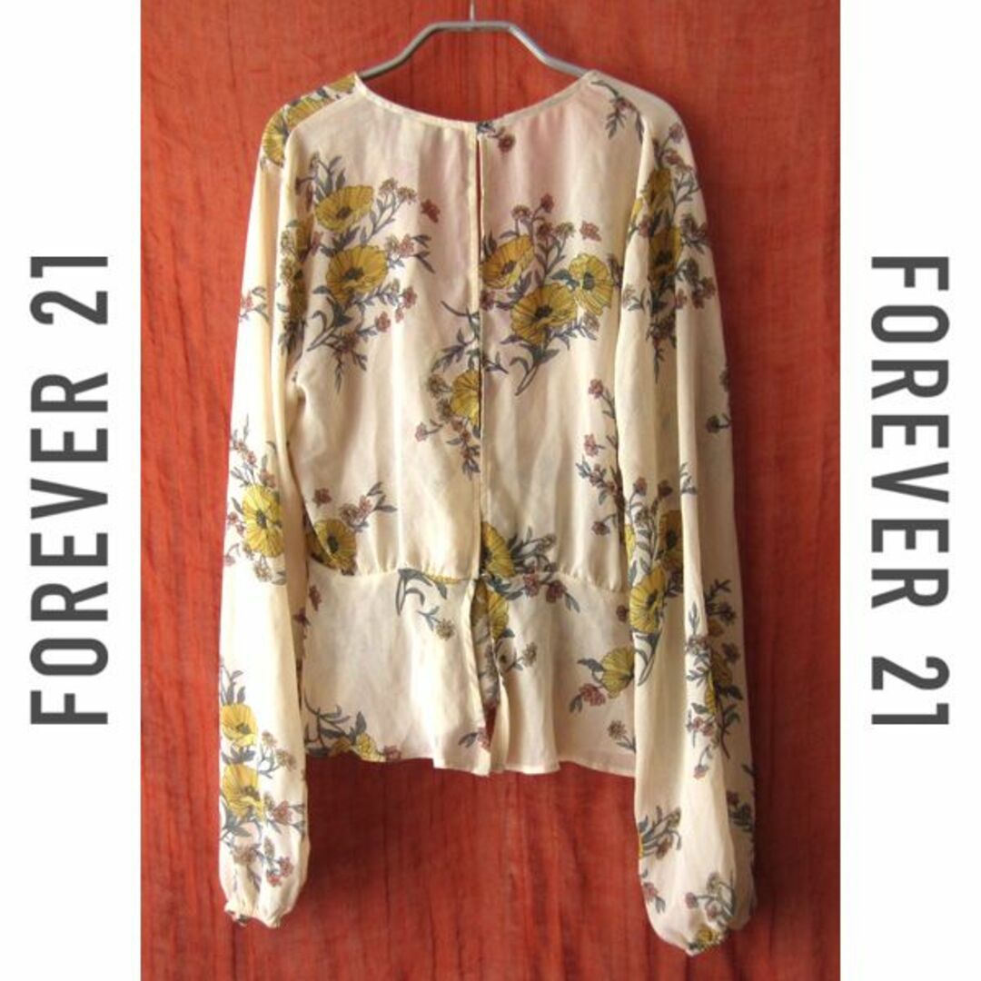 FOREVER 21(フォーエバートゥエンティーワン)の美品　FOREVER 21／フォーエバー21★　花柄　薄手ブラウス レディースのトップス(シャツ/ブラウス(長袖/七分))の商品写真