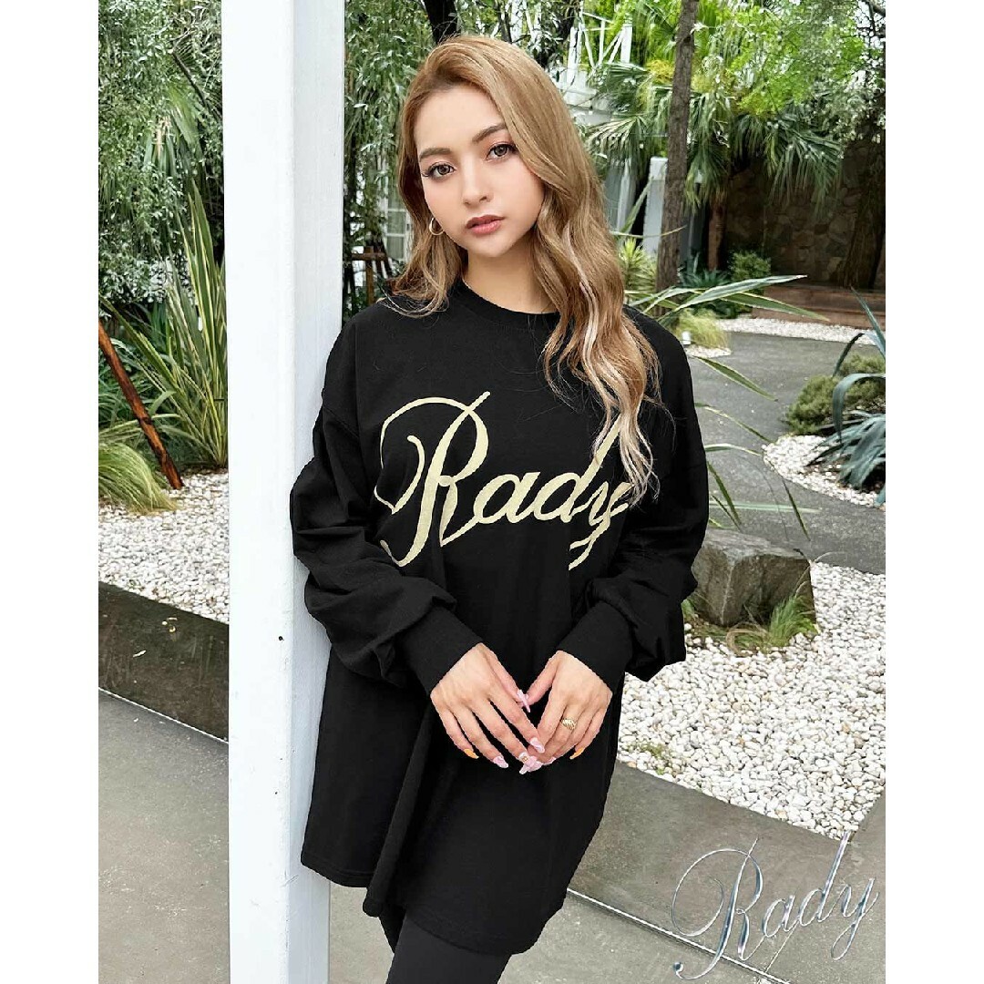 Rady(レディー)のRady 未開封　M　ロゴロングTシャツ　大人気完売品 レディースのトップス(Tシャツ(長袖/七分))の商品写真