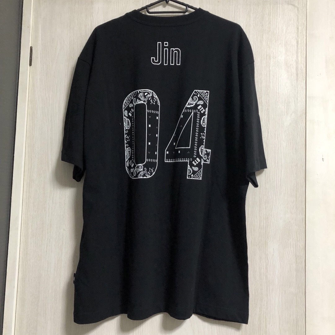 防弾少年団(BTS)(ボウダンショウネンダン)のTEAM BTS TEE JIN Tシャツ メンズのトップス(Tシャツ/カットソー(半袖/袖なし))の商品写真