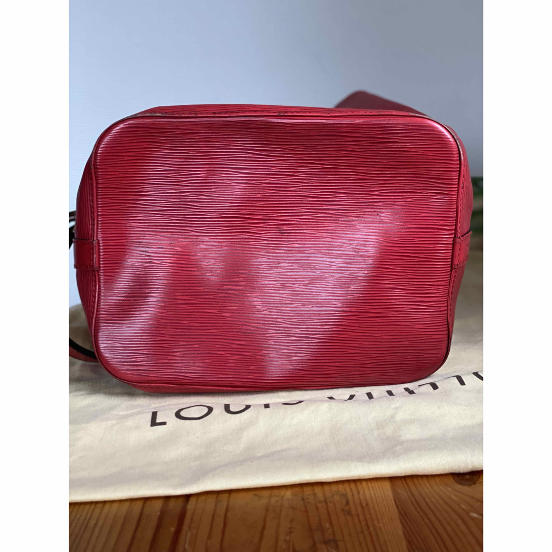 LOUIS VUITTON(ルイヴィトン)のLOUIS VUITTON  プチノエ　赤 レディースのバッグ(ハンドバッグ)の商品写真