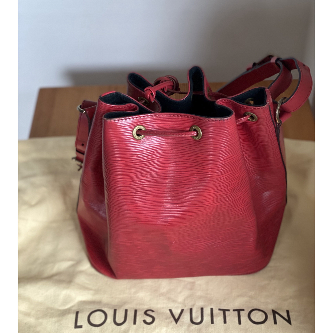 LOUIS VUITTON(ルイヴィトン)のLOUIS VUITTON  プチノエ　赤 レディースのバッグ(ハンドバッグ)の商品写真
