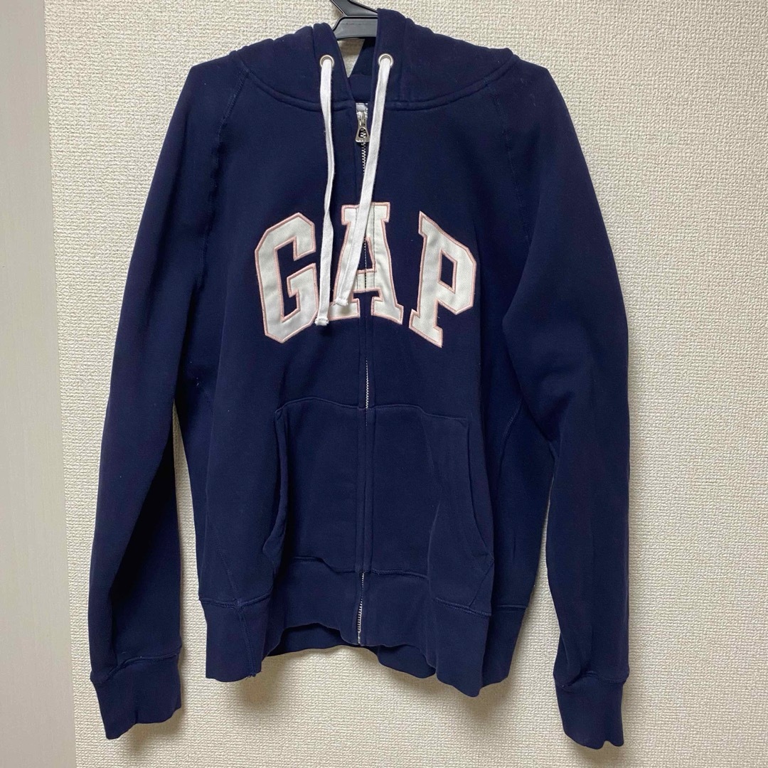 GAP(ギャップ)のGAP ジップ付きパーカー★紺　ネイビー ロゴ入りパーカー レディースのトップス(パーカー)の商品写真