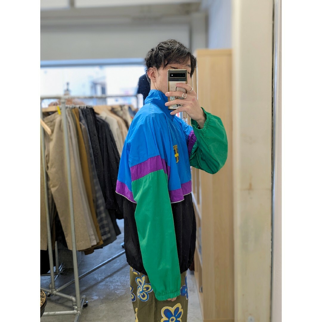 BEAMS(ビームス)のAVIA SWEDEN PATCH NYLON HALF ZIP BLOUSON メンズのジャケット/アウター(ナイロンジャケット)の商品写真