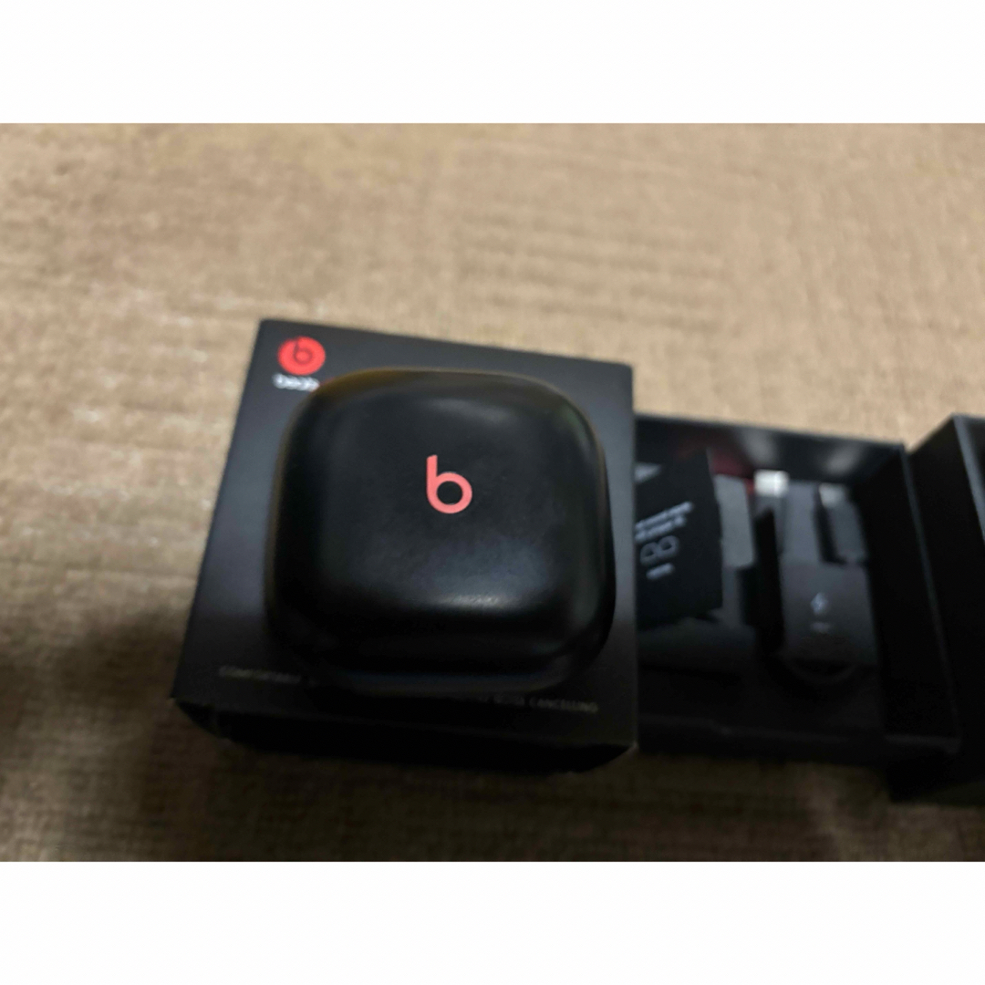 アップル Beats Fit Pro ワイヤレスノイズキャンセリングイヤフォン/ スマホ/家電/カメラのオーディオ機器(ヘッドフォン/イヤフォン)の商品写真