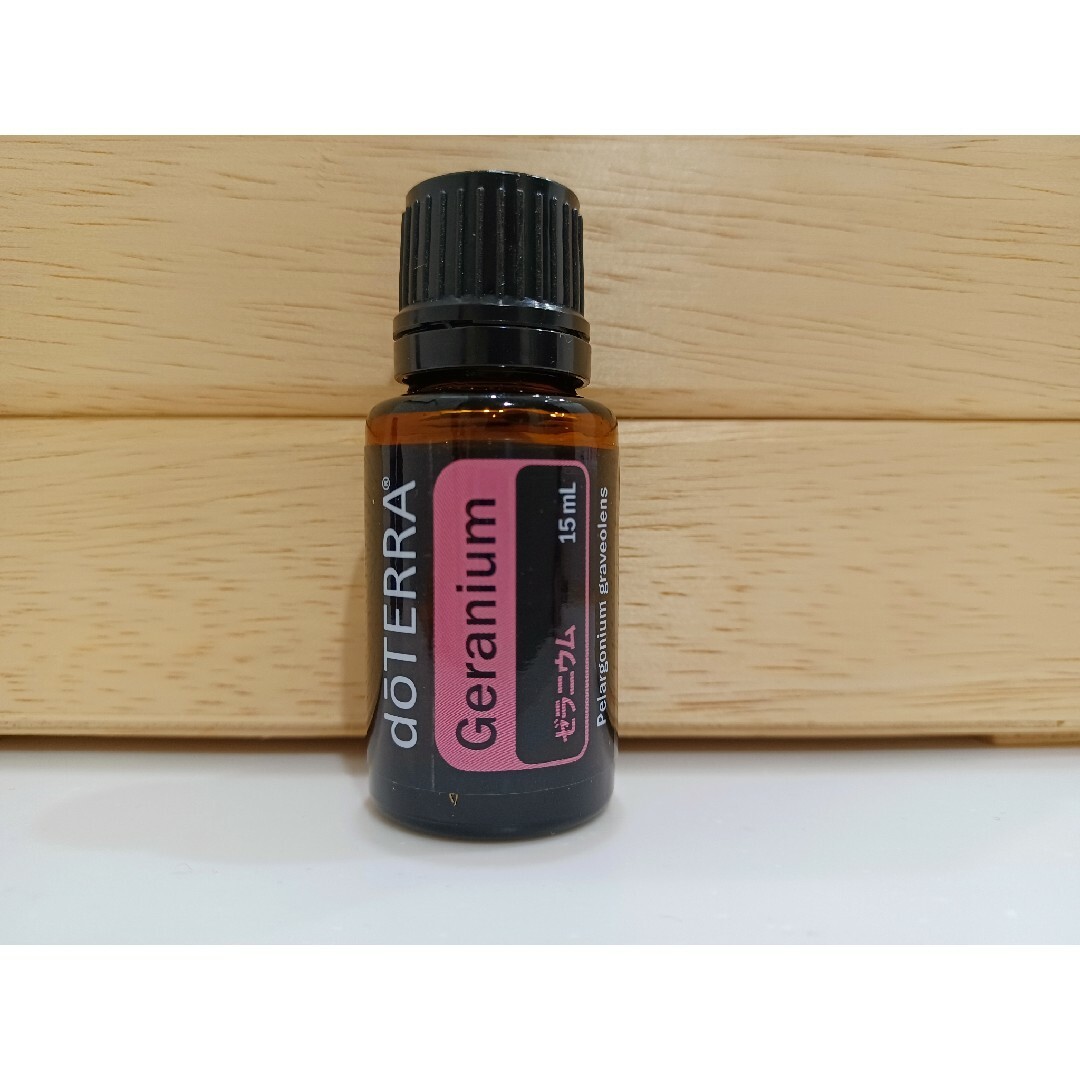 doTERRA(ドテラ)のドテラ　ゼラニウム　エッセンシャルオイル　15ML コスメ/美容のリラクゼーション(エッセンシャルオイル（精油）)の商品写真