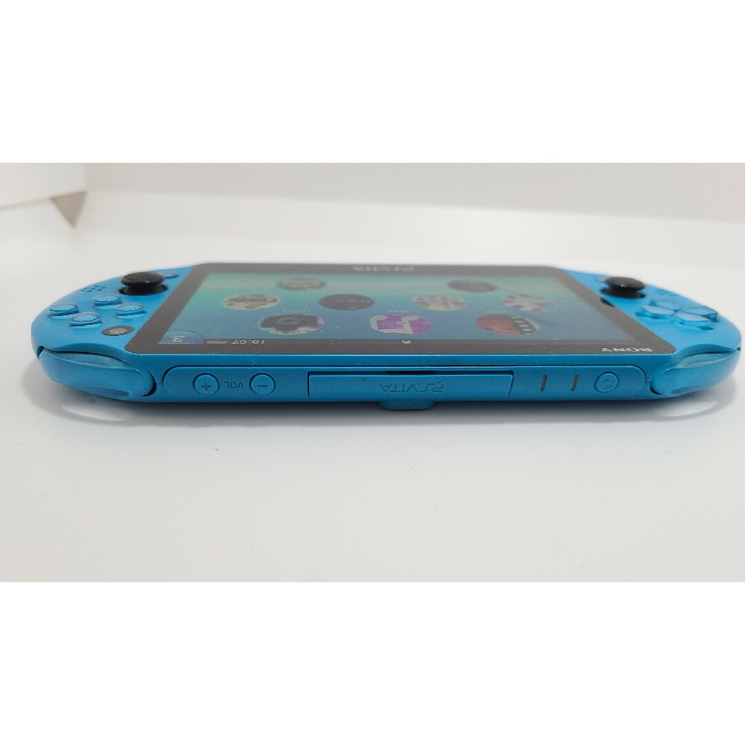 PlayStation Vita(プレイステーションヴィータ)のPlaystation Vita PCH2000 アクアブルー エンタメ/ホビーのゲームソフト/ゲーム機本体(携帯用ゲーム機本体)の商品写真