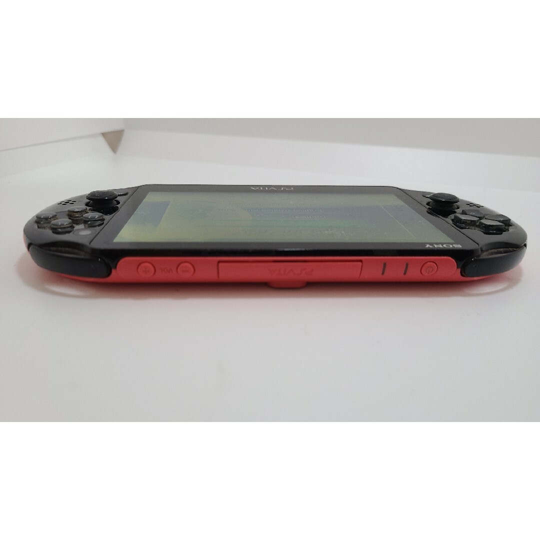 PlayStation Vita(プレイステーションヴィータ)のPlaystation Vita PCH2000 ピンク×ブラック エンタメ/ホビーのゲームソフト/ゲーム機本体(携帯用ゲーム機本体)の商品写真